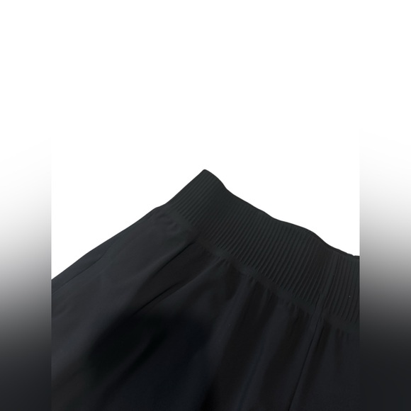 ATHLETA - Cosmic Flutter Black Shorts - L - Picture 6 of 9